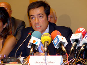 Fernando GarcÃa Macua en un momento de la rueda de prensa