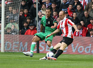 Gaizka Toquero en un lance del Athletic-Racing